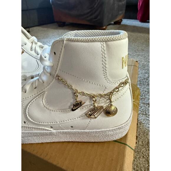 Nike Blazer Mid ‘77 LX Lucky Charms White Gold Sneaker Women’s Size 7 NEW - Picture 4 of 5